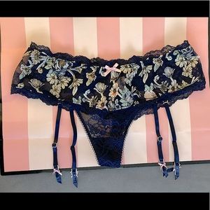 NWT RARE VS Dream Angels Garden Party Hipster Thong